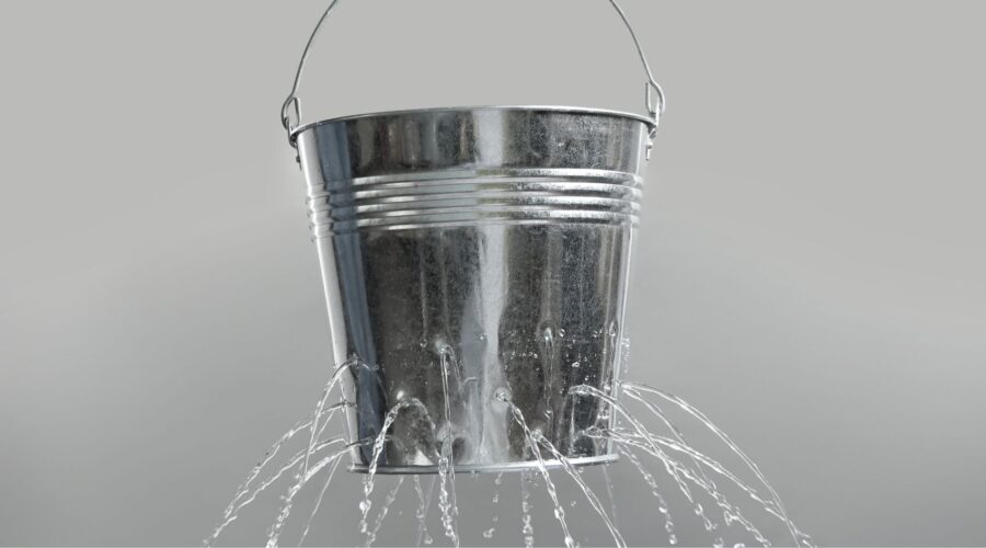 Leaking bucket showing breakdowns in sales funnels in online marketing